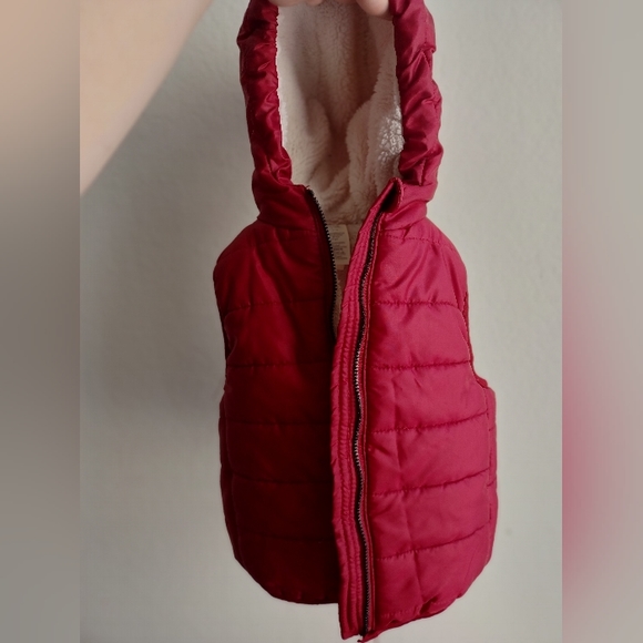 Comfy 12mo Puffer Red Vest - Picture 2 of 6
